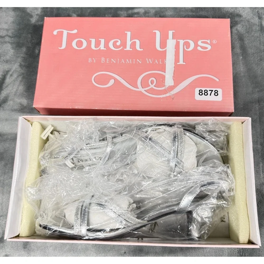 Touch Ups Melanie Womens 7 Silver Strappy Kitten Heel Sandals